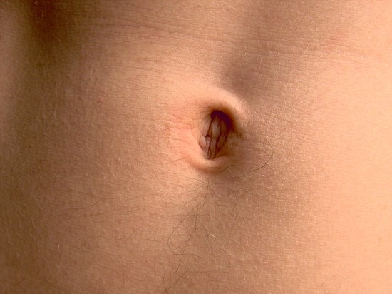 Benefits of Putting Olive Oil in the Belly Button3